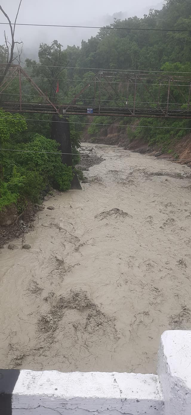 गोदावरी नदीमा बर्खाको भेल उर्लियो